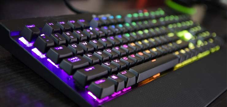 Microsoft Xbox partners with Razer keyboard & mouse.